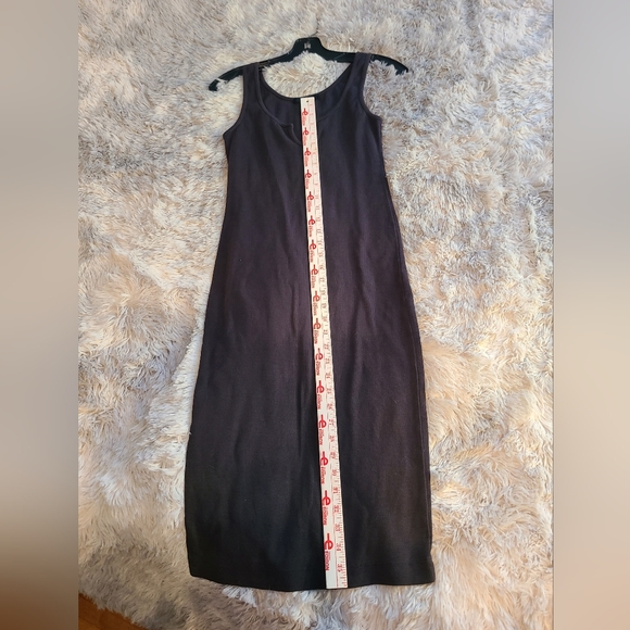 Elegant Black Sleeveless Dress - Picture 7 of 11